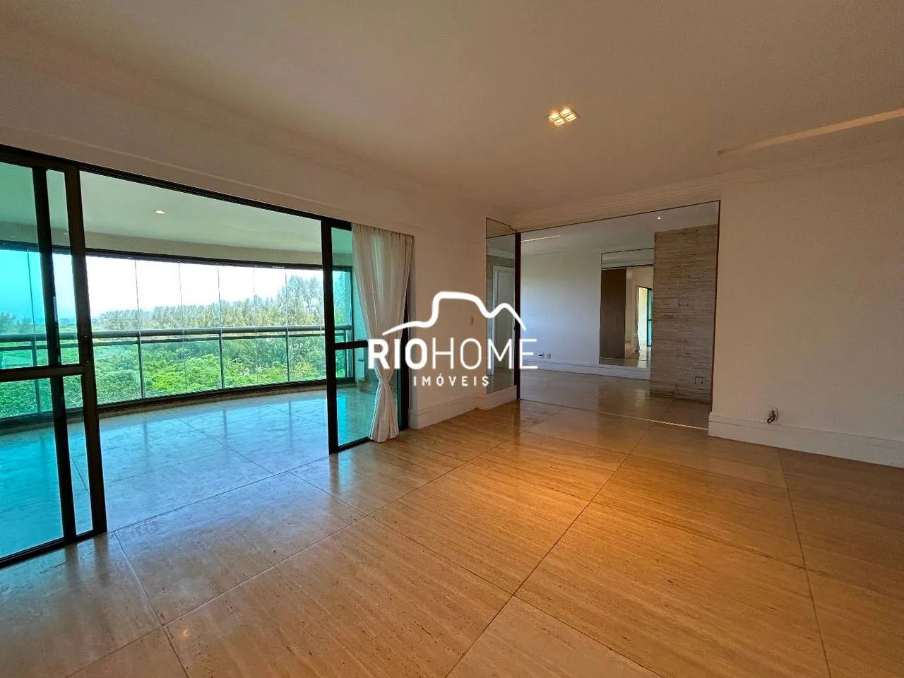 Apartment, 174 m², with a glass-enclosed balcony