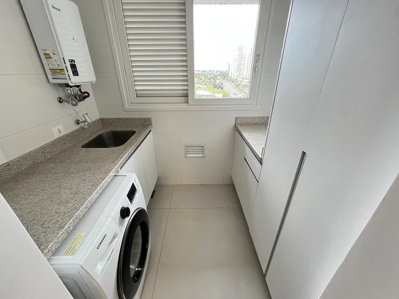 Apartment on the 7th floor with floor-to-ceiling windows — photo 13