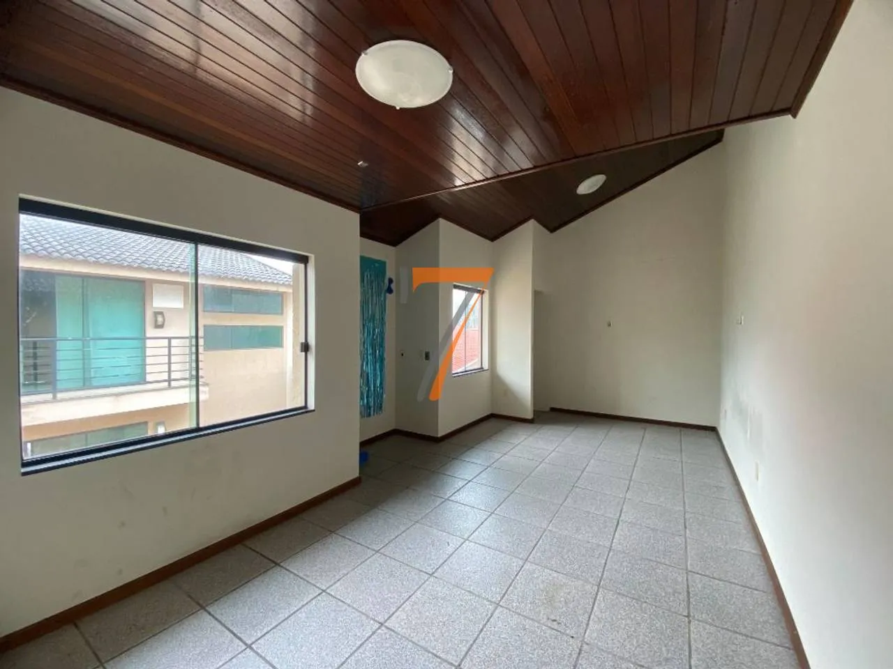 3-bedroom house with a water view in Florianópolis — photo 19