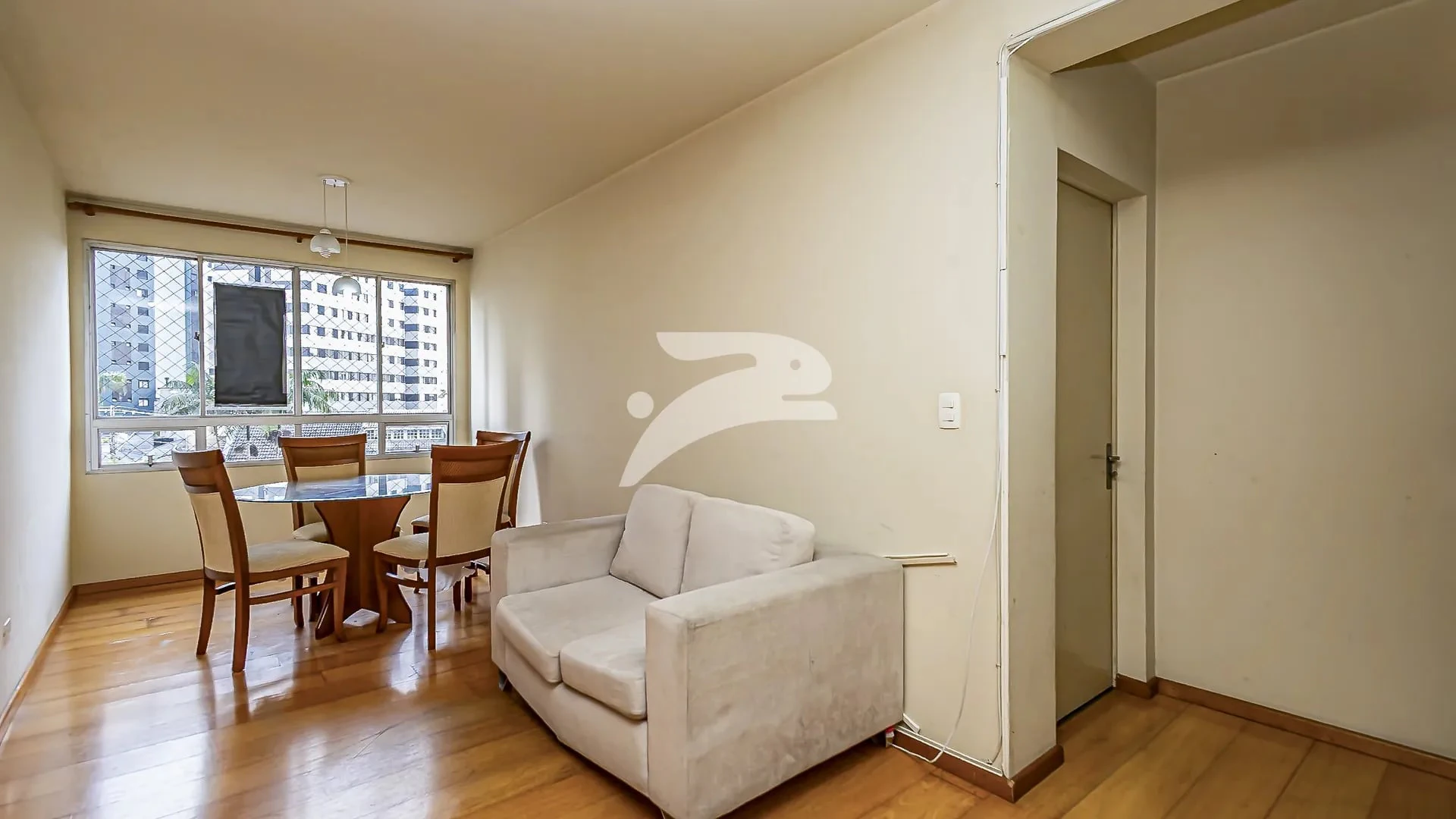 3-bedroom apartment with wood or laminate floors in Curitiba — photo 17