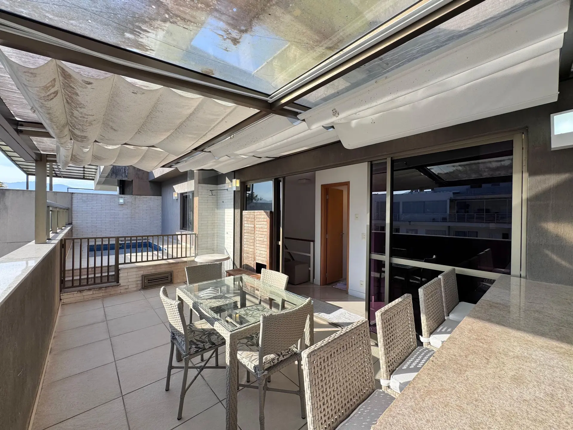 4-bedroom apartment with a glass-enclosed balcony — photo 40