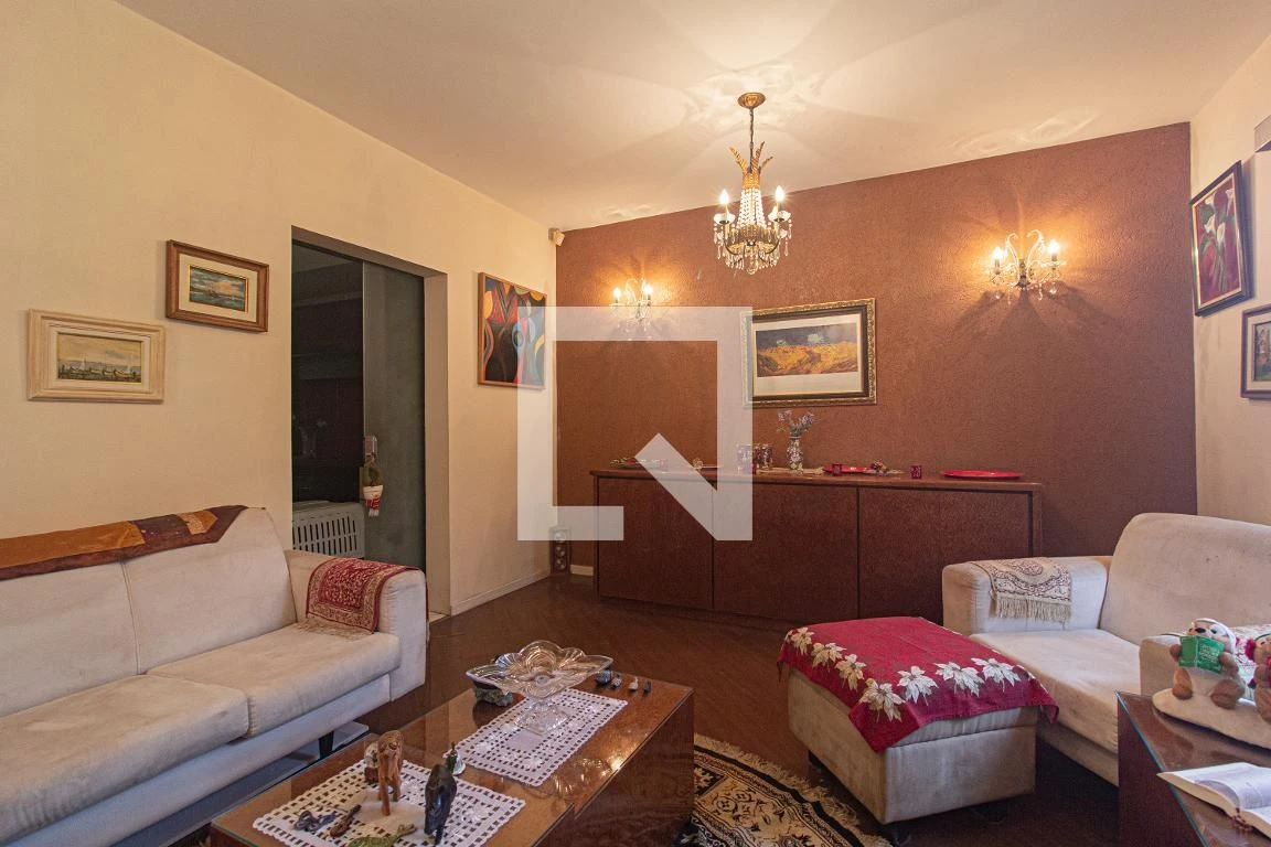 3-bedroom house with a walk-in closet in Curitiba — photo 31
