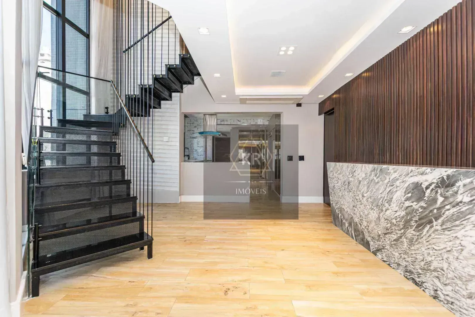 Furnished 272 m² apartment with 3 en-suites and 4 parking — photo 80