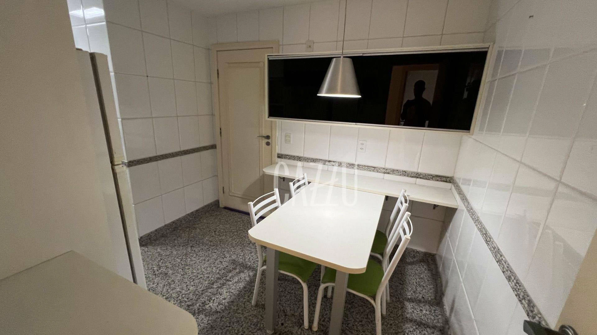4-bedroom apartment in a building with a sauna — photo 4