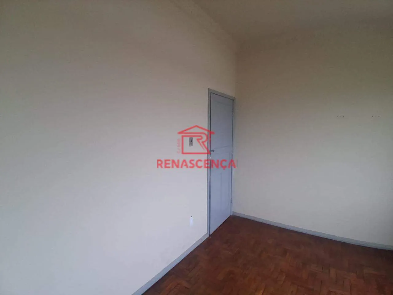 2-bedroom apartment with wood or laminate floors — photo 18