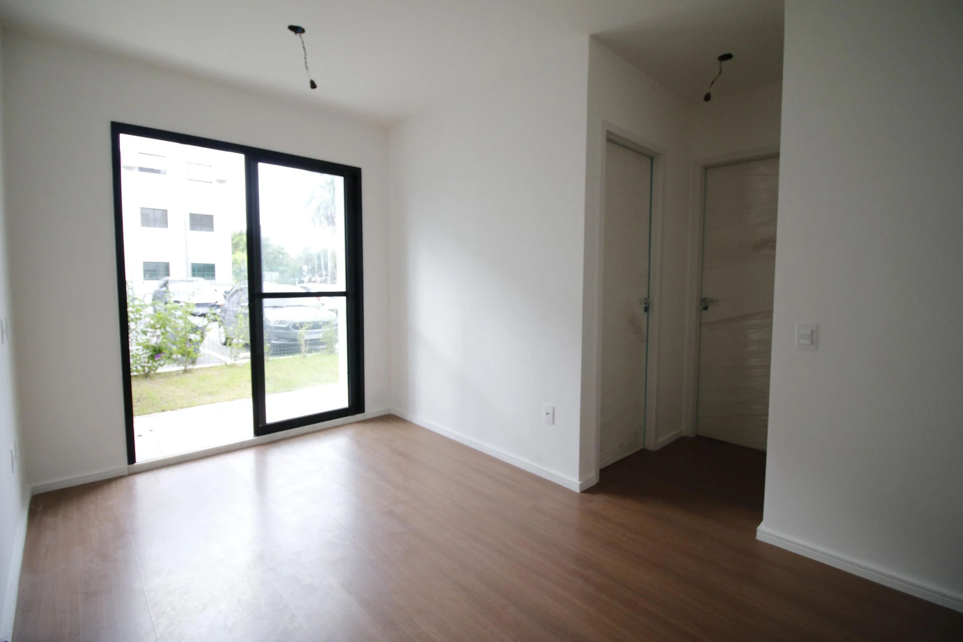 2-bedroom apartment with balcony and 1 parking spot