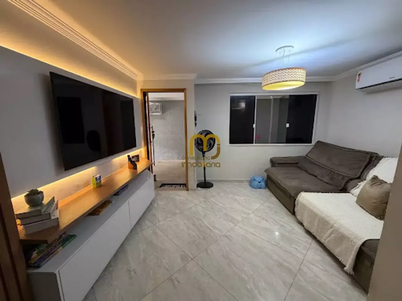 Furnished house, 300 m², with a glass-enclosed balcony — photo 14
