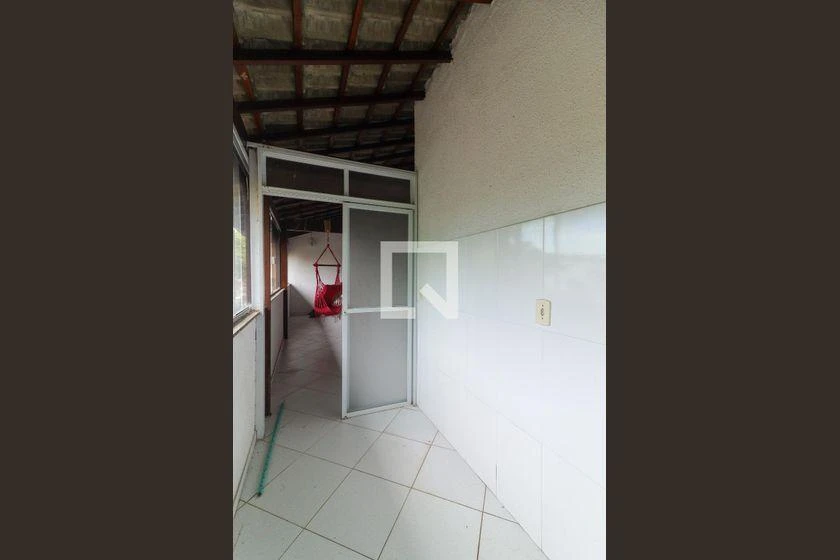 Balcony with a grill in a 2-bedroom house, 125 m² — photo 26