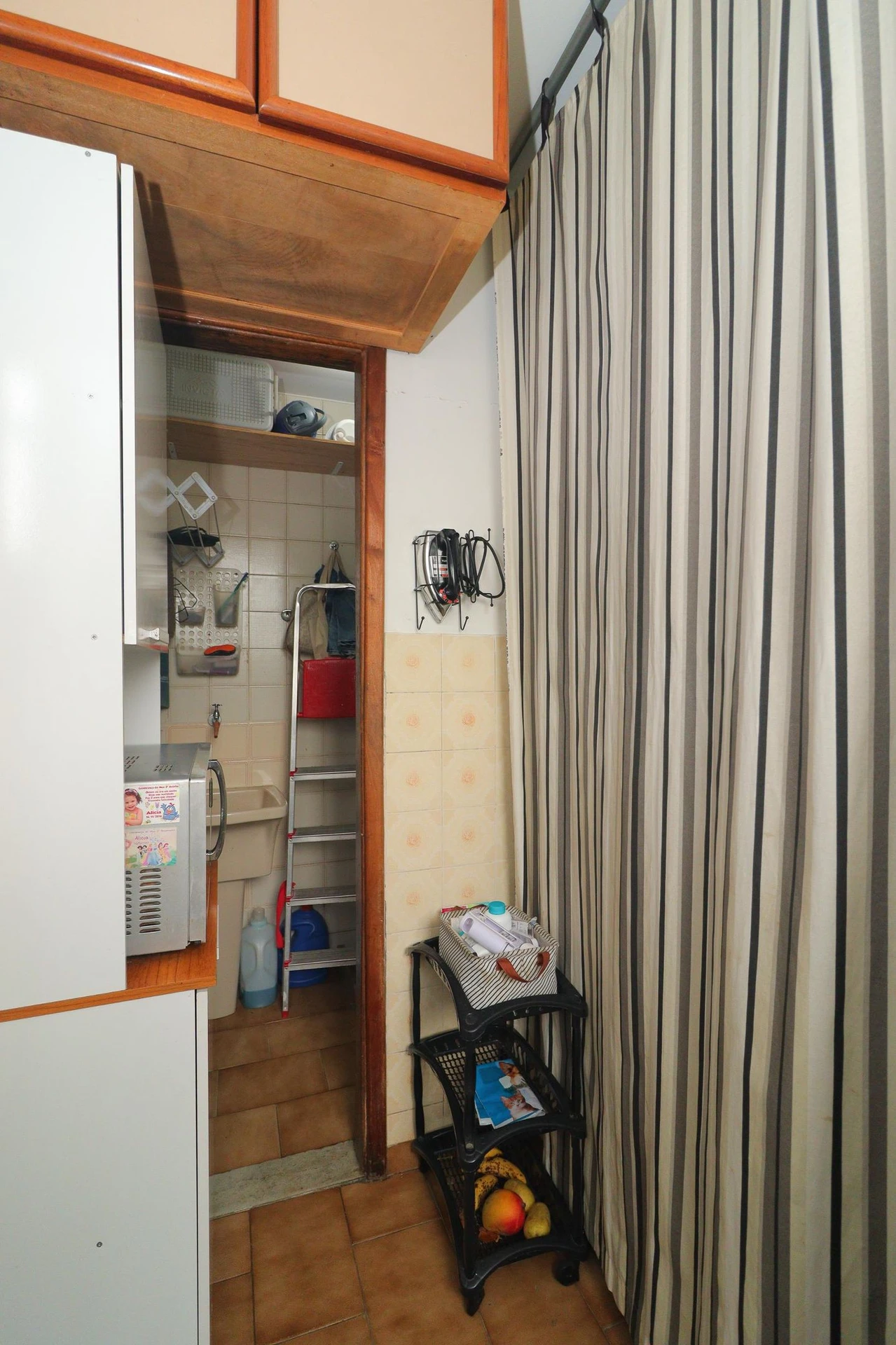 Furnished 3-bedroom apartment with balcony — photo 38