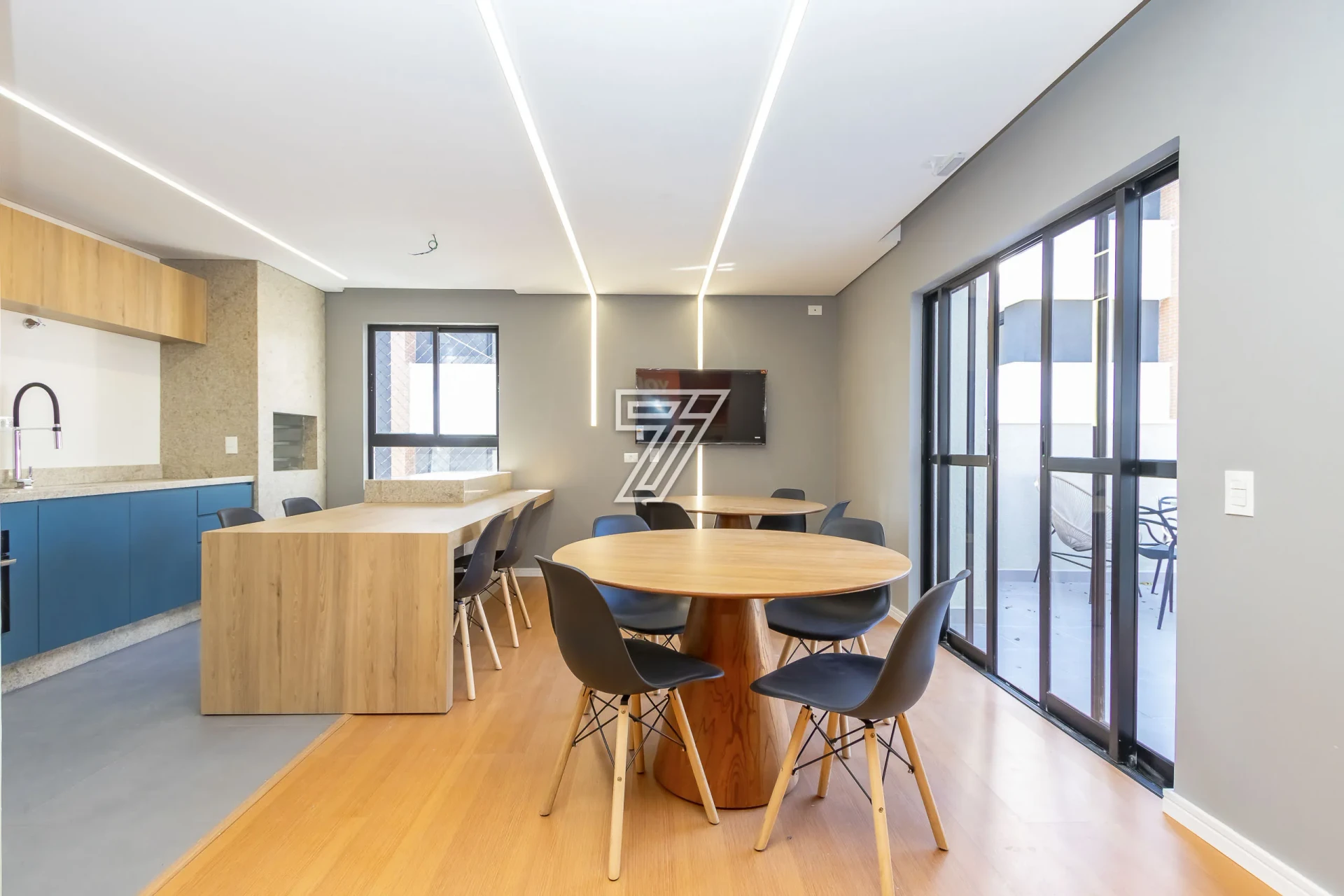 43 m² duplex loft with an open-plan kitchen — photo 23