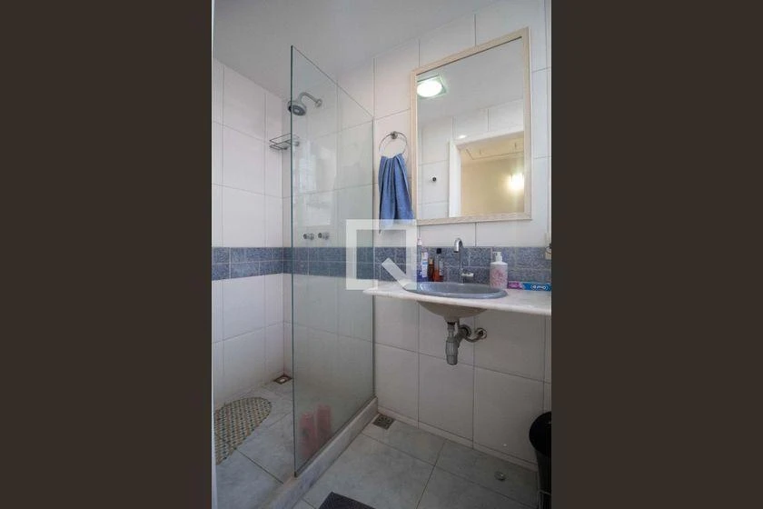 Apartamento de 120 m² com box de vidro no banho — photo 28