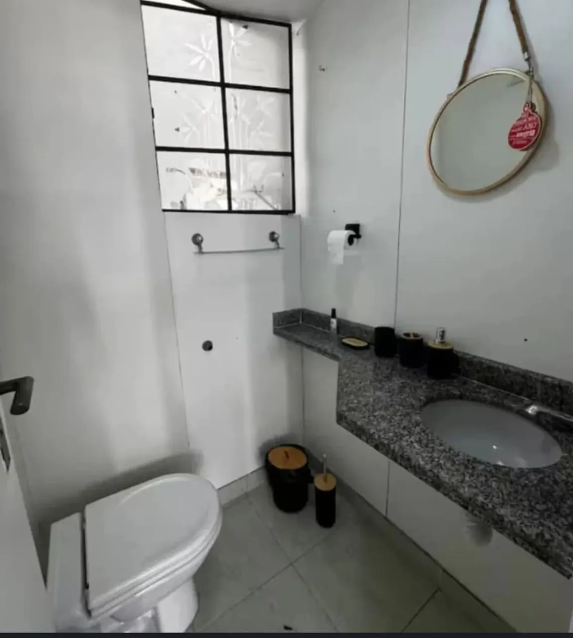 Furnished 4-bedroom apartment with a gas stove kitchen — photo 15