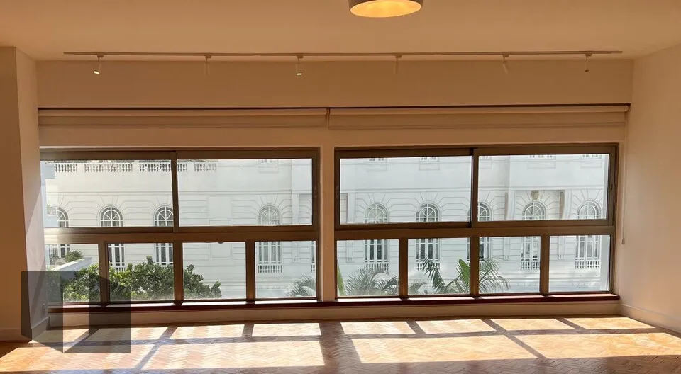 3-bedroom apartment with floor-to-ceiling windows — photo 4