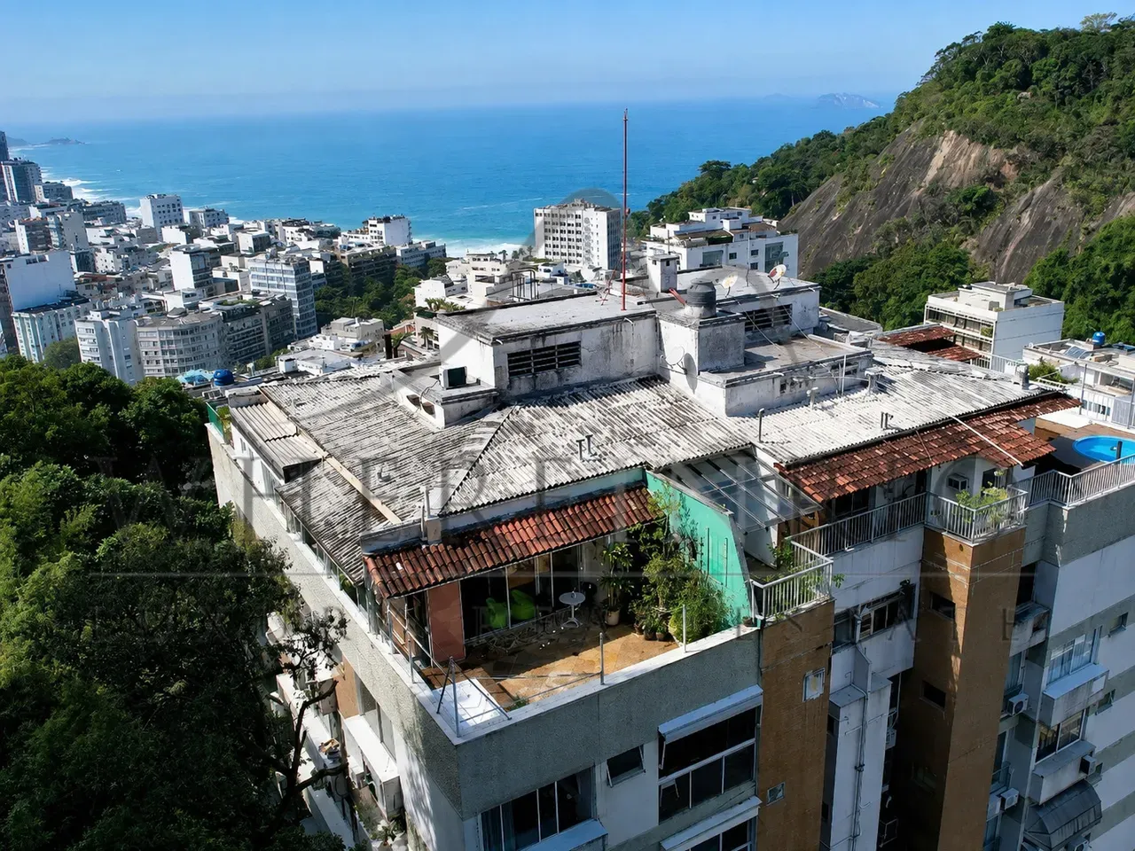 Apartment on the 1st floor with floor-to-ceiling windows — photo 4