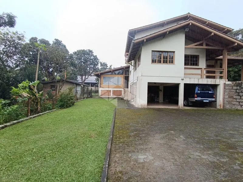 Furnished 360 m² house with 3 bedrooms and 6 parking spaces — photo 15