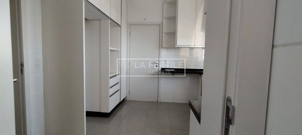 Apartment with 4 bedrooms and 5 bathrooms over 189 m² — photo 21