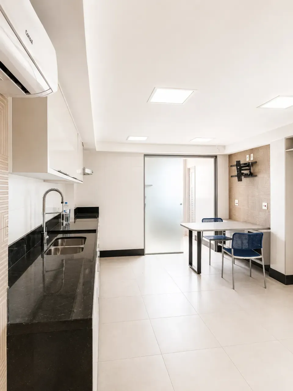 Triplex com 3 dormitórios e 5 banheiros — photo 2