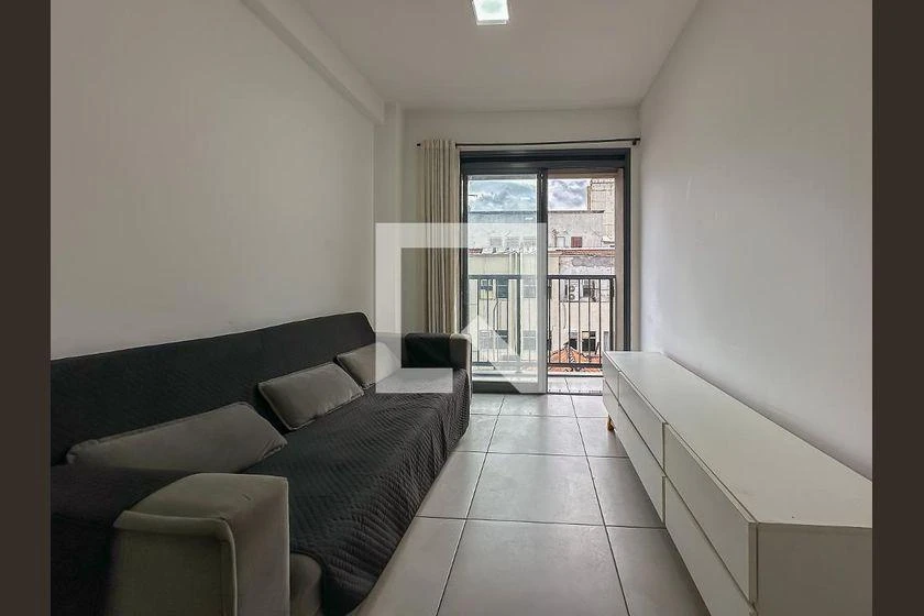 One-bedroom apartment in a building with a gym — photo 37