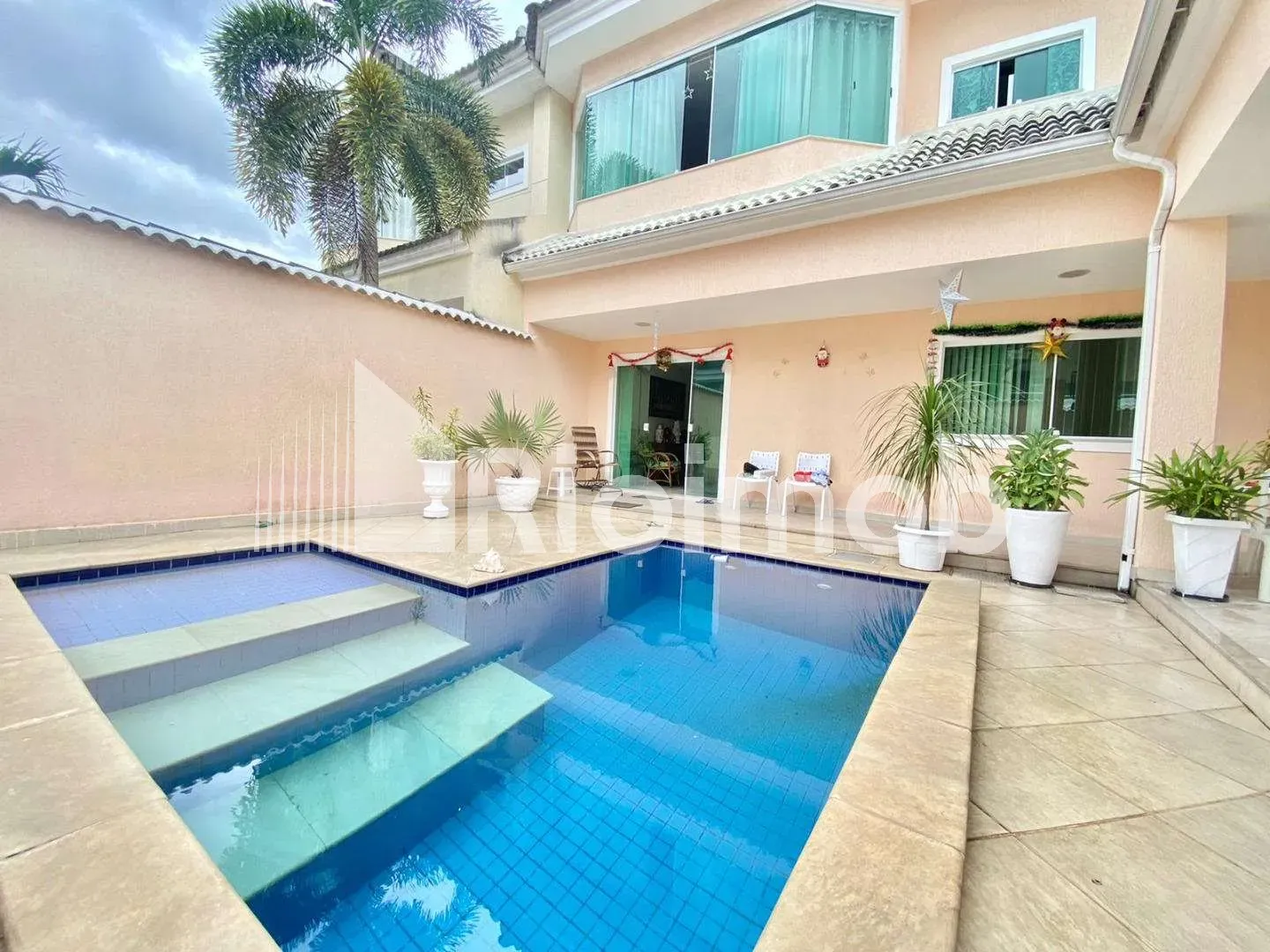 3-bedroom house with 5 bathrooms and 2 parking spots — photo 3