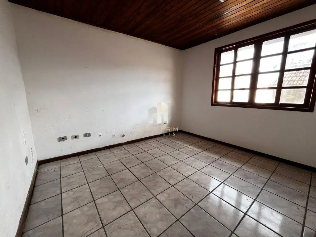 House with 3 bedrooms and fitted kitchen — photo 23