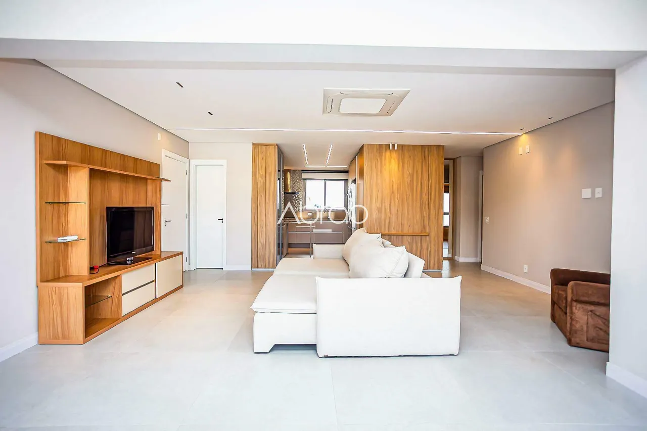 132 m² apartment with 3 en-suite bedrooms and laundry