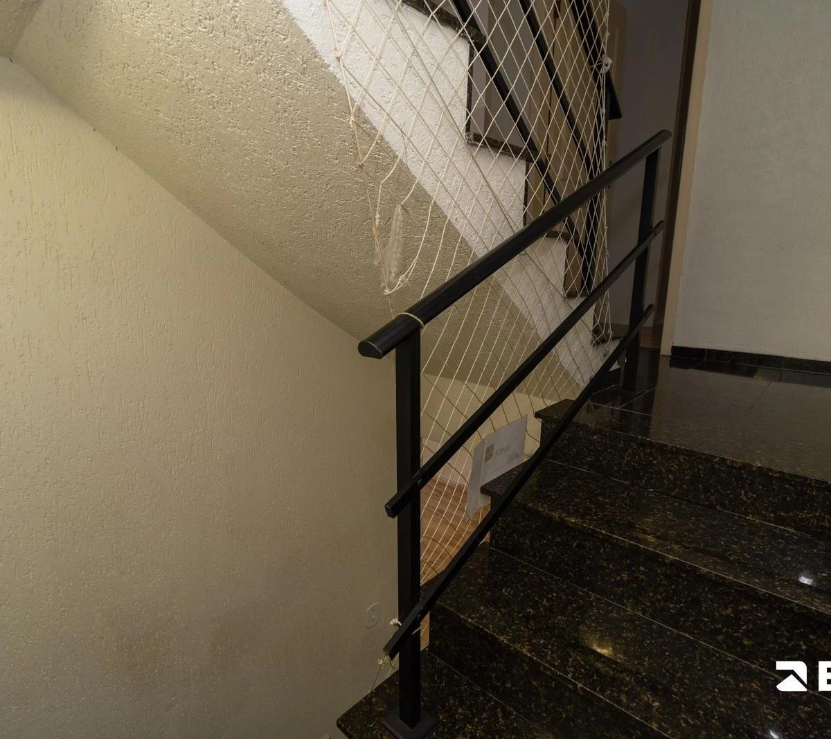 Balcony with a grill in a 3-bedroom house, 118 m² — photo 42
