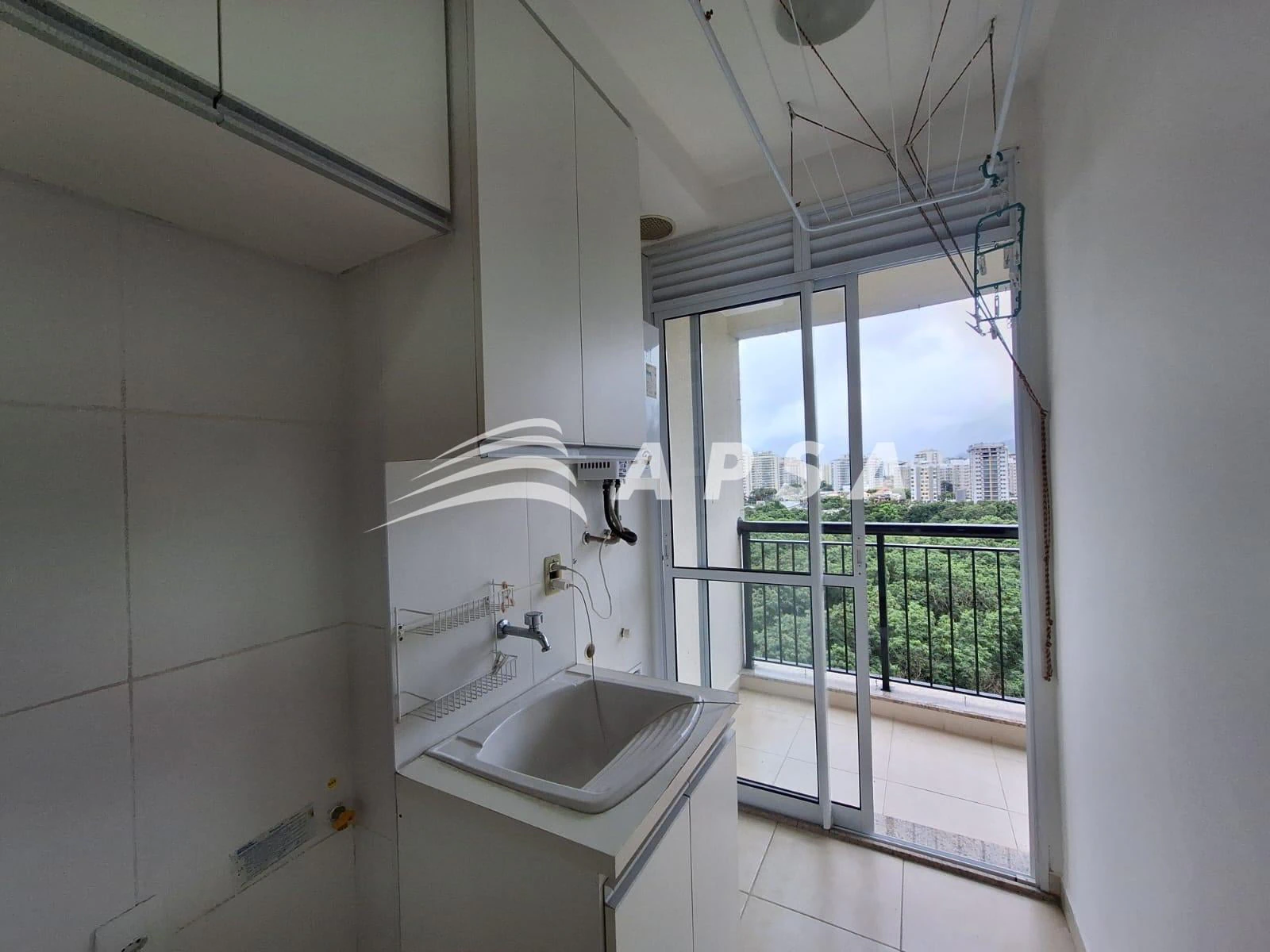 Apartment, 70 m², with a glass-enclosed balcony — photo 4