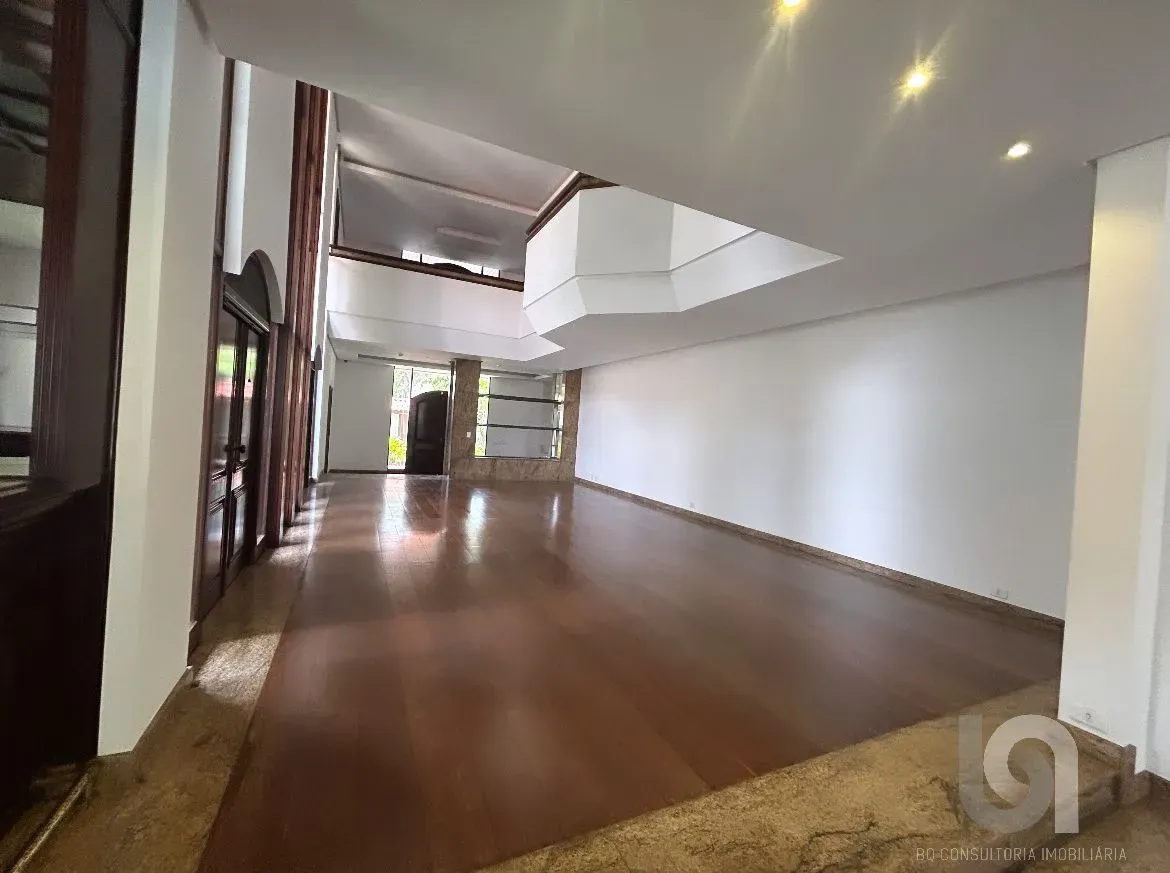 Casa sin amueblar con 5 dormitorios y parrilla en la terraza — photo 12
