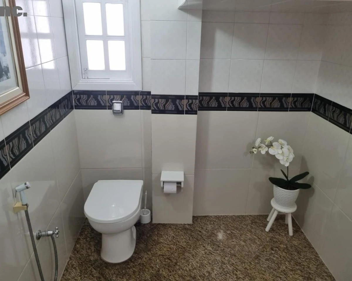 Меблированный дом с балконом и 4 спальнями с ванными — photo 30