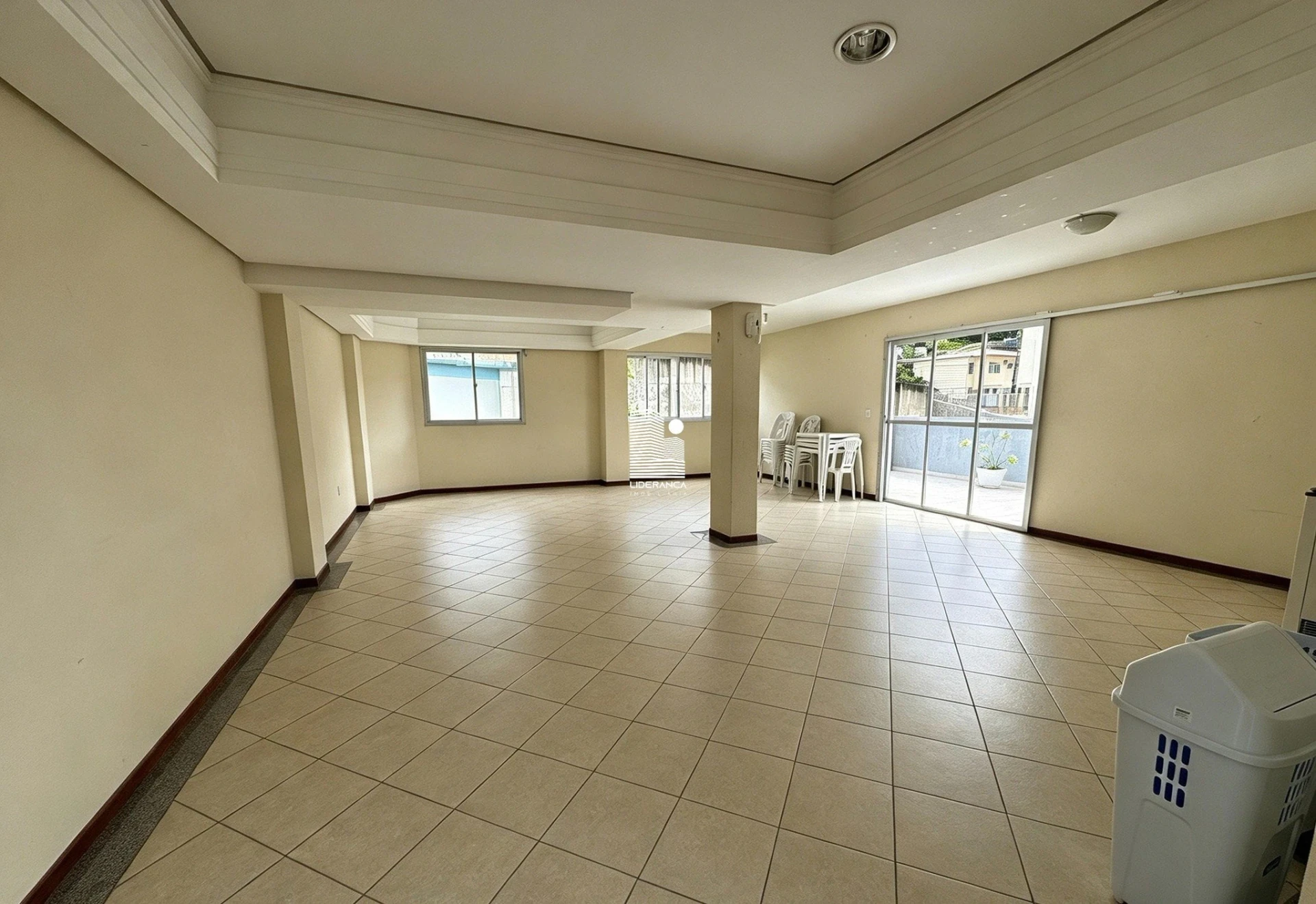 2-bedroom apartment with a mountain view in Florianópolis — photo 22