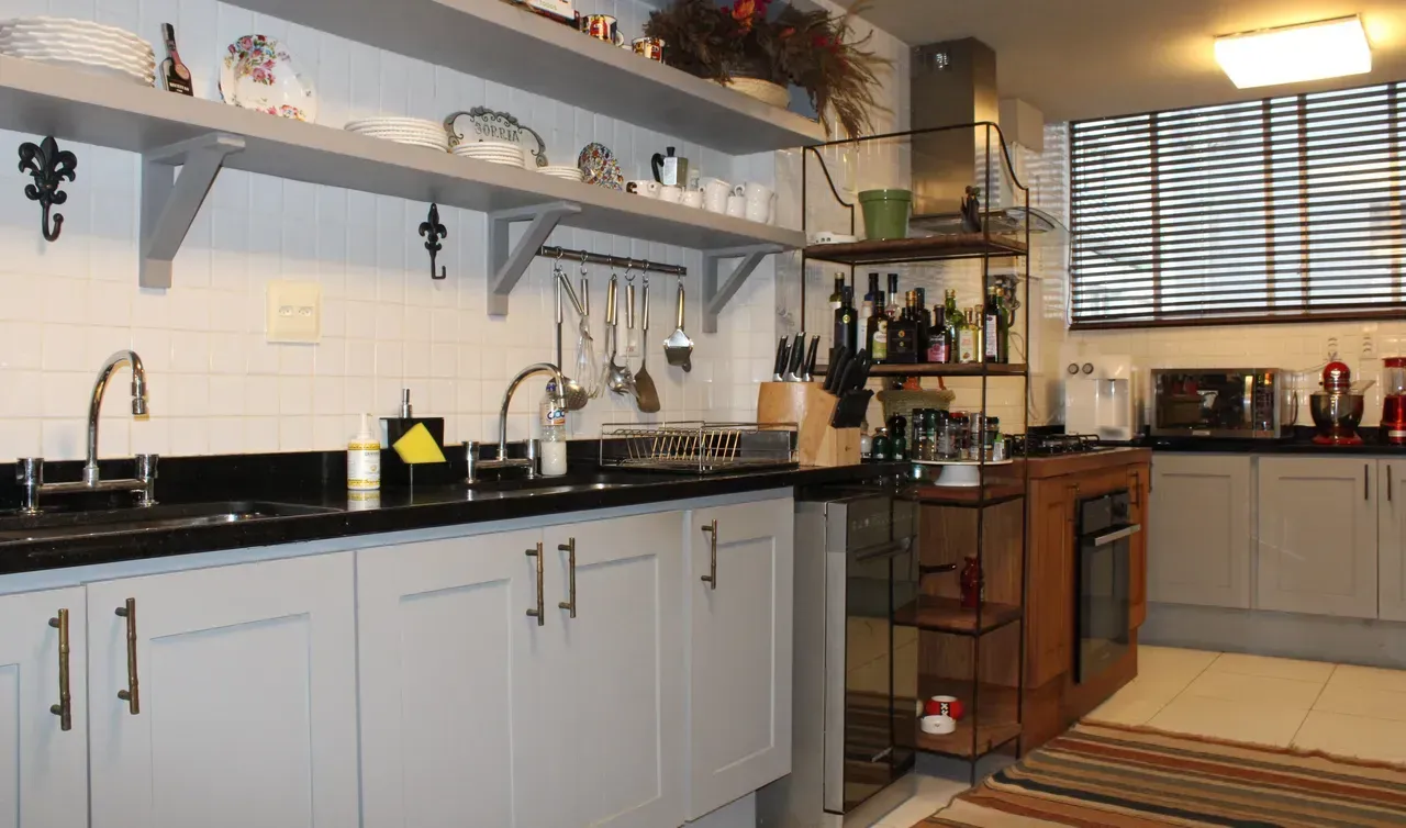 Furnished apartment with 5 bedrooms and a open-plan kitchen — photo 34