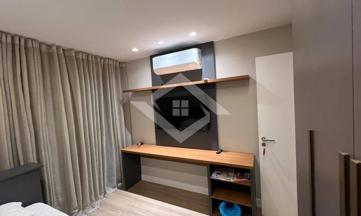Furnished 2-bedroom apartment with glassed balcony — photo 15