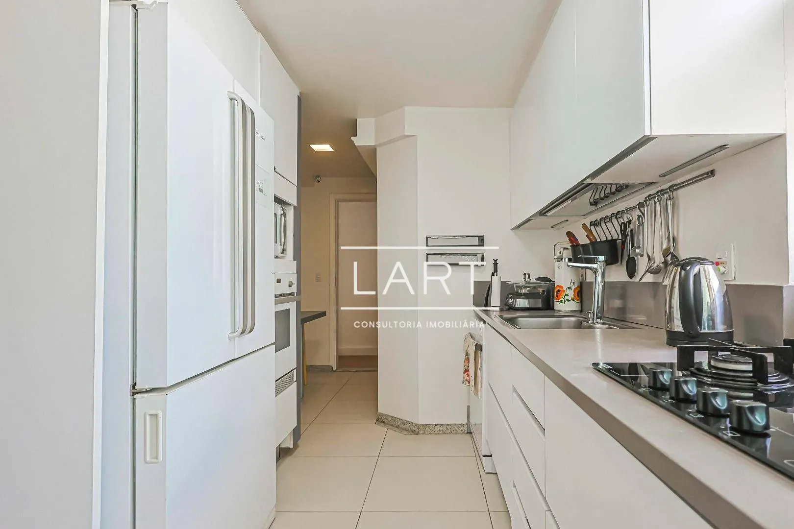 Apartamento com 4 dormitórios e 350 m²; área social ampla — photo 38