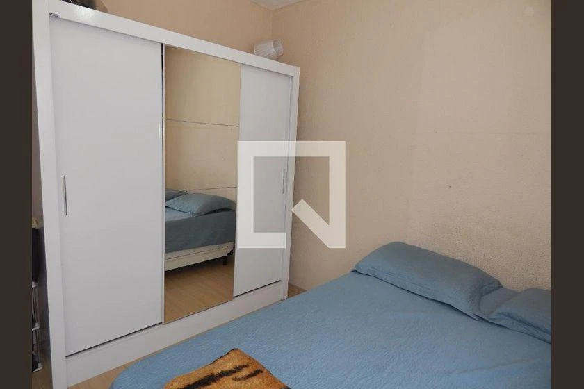 2-bedroom apartment in a building with a pool — photo 5