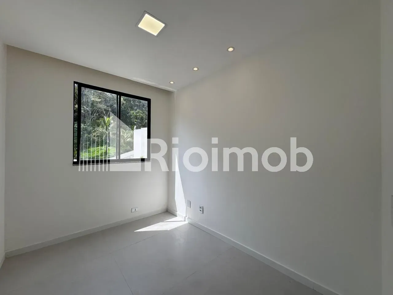 2-bedroom apartment with an open-plan kitchen — photo 17