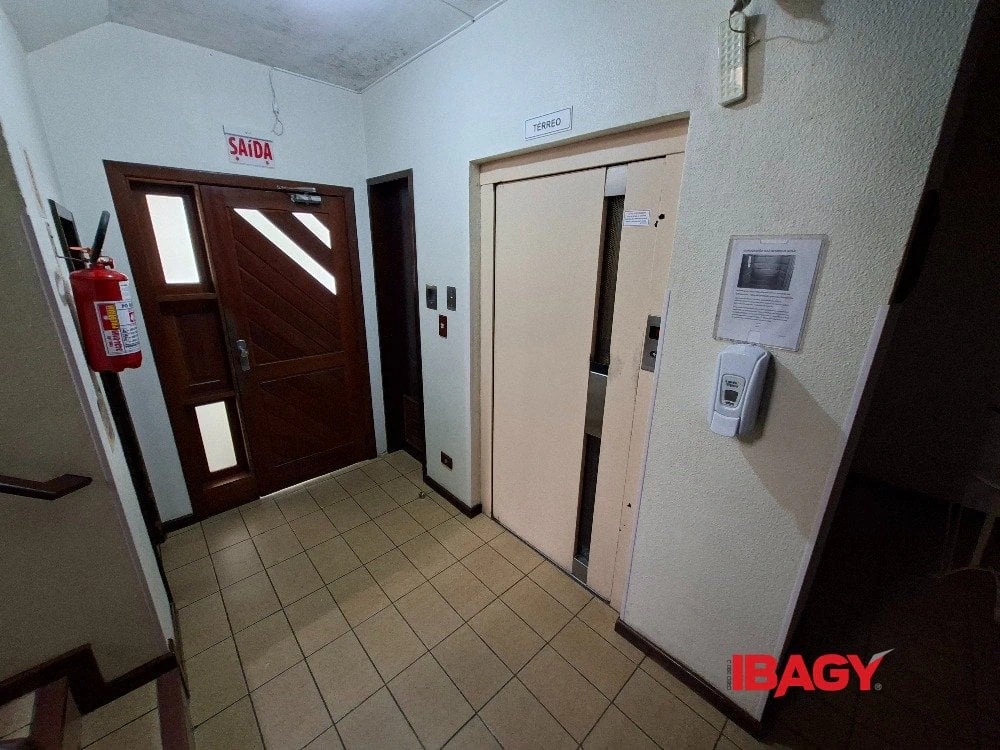 2-bedroom apartment with a dedicated laundry area — photo 9
