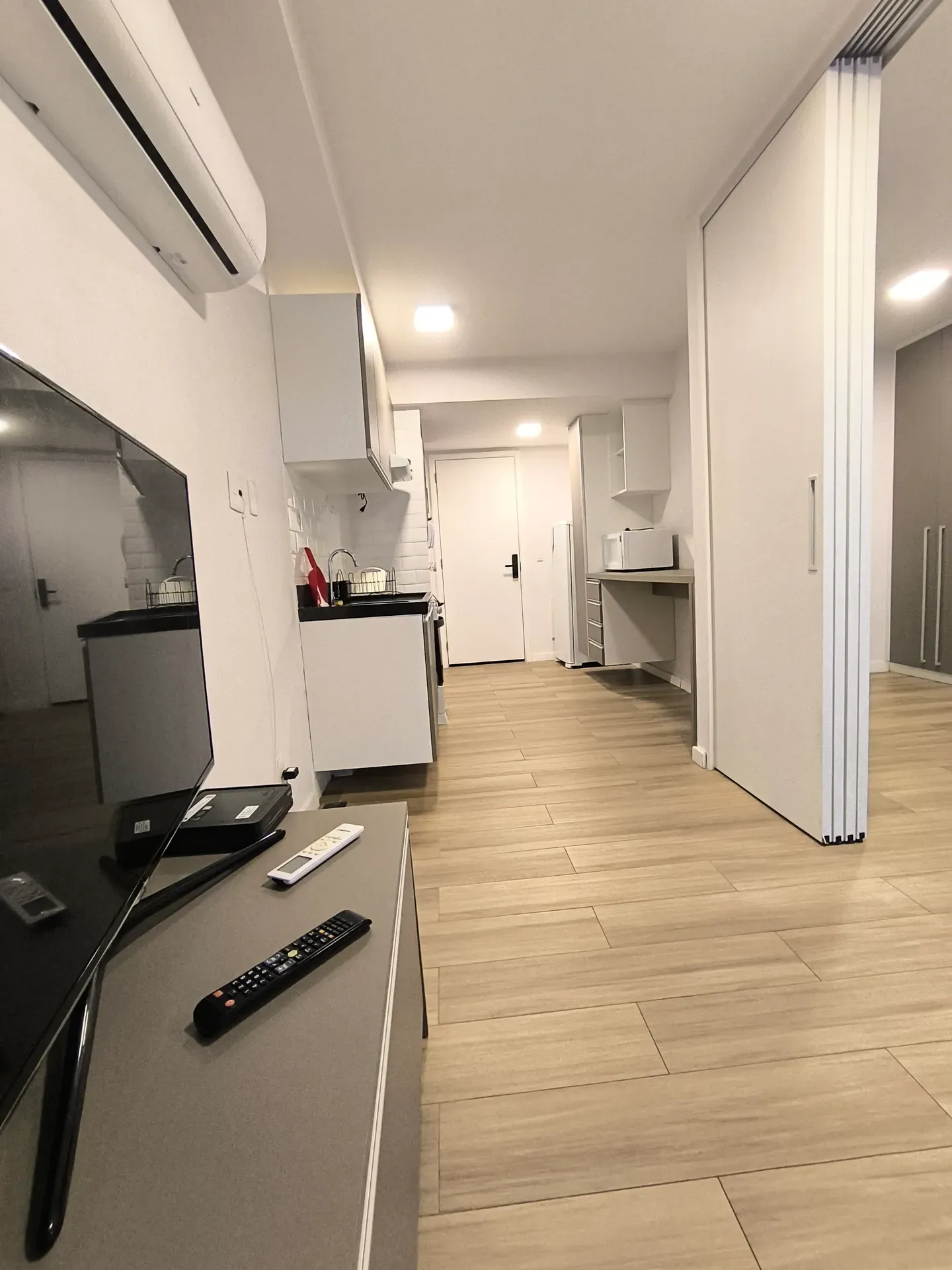 Furnished studio in a building with a coworking space — photo 2