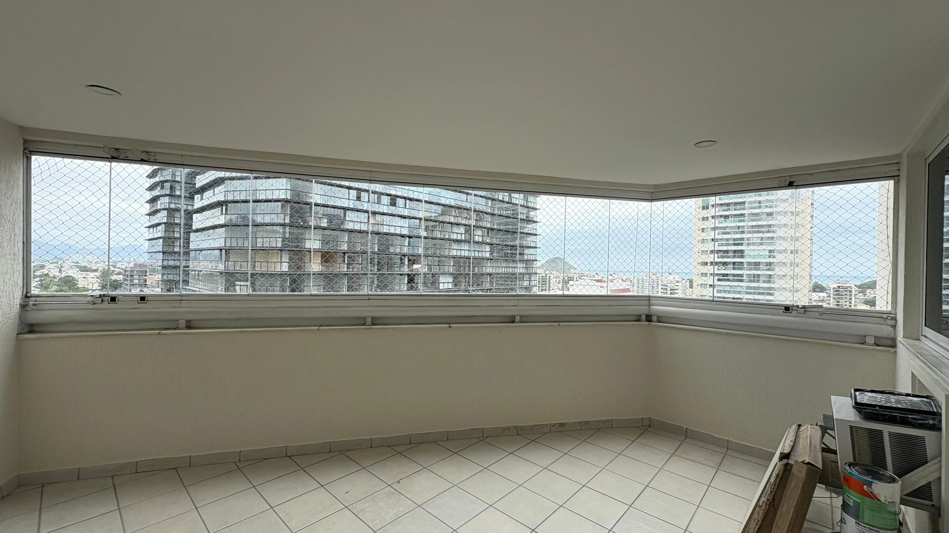 Floor-to-ceiling windows in a 3-bedroom apartment, 105 m² — photo 22
