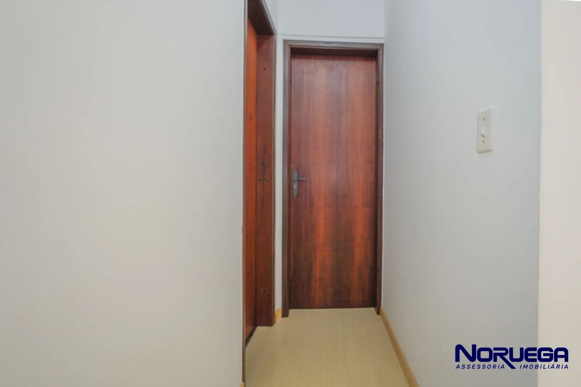 Деревянный пол или ламинат и 2 спальни: квартира 103 м² — photo 28