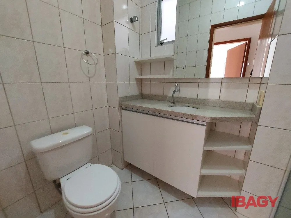 Квартира с 2 спальнями и кухней открытой планировки — photo 5