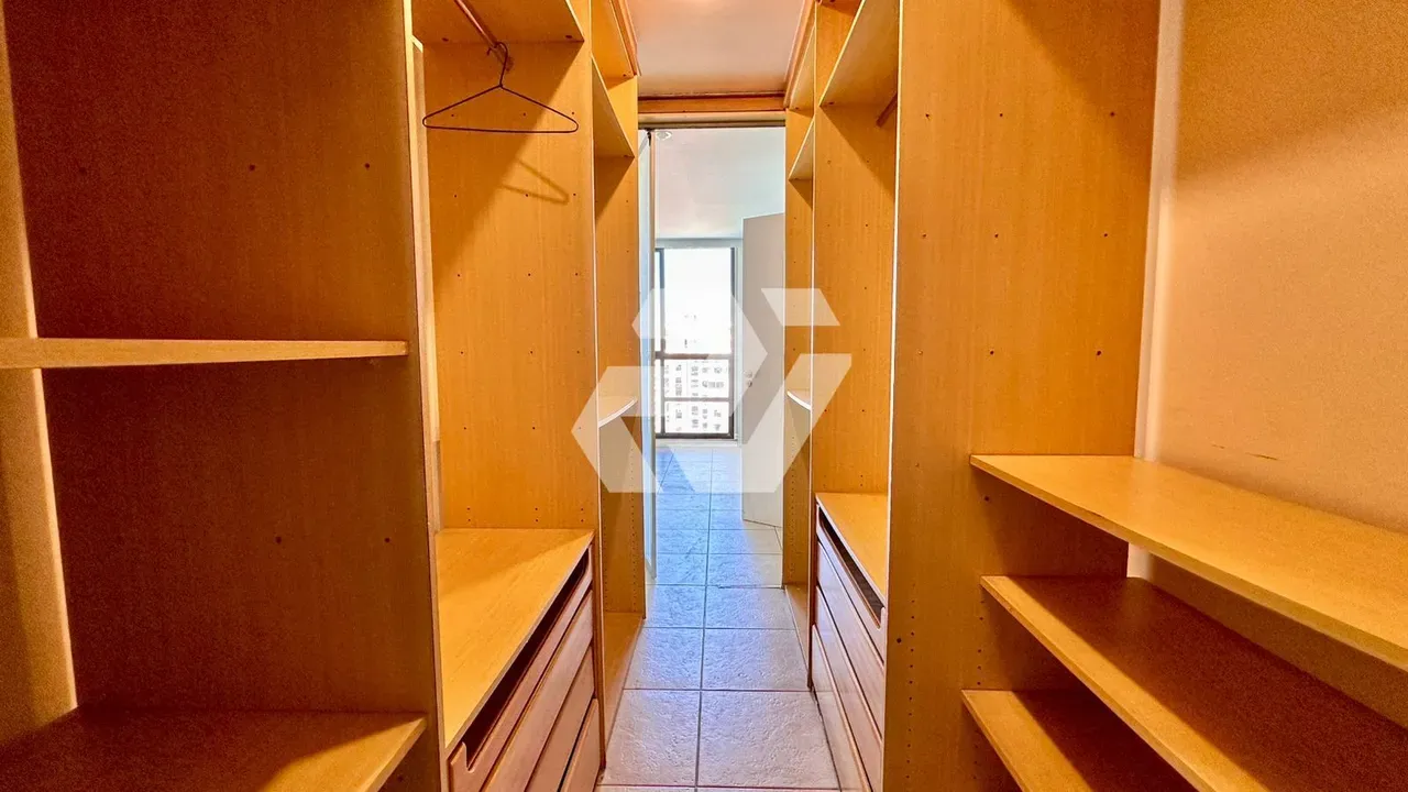 Apartment with 3 bedrooms, 5 bathrooms and balcony — photo 23