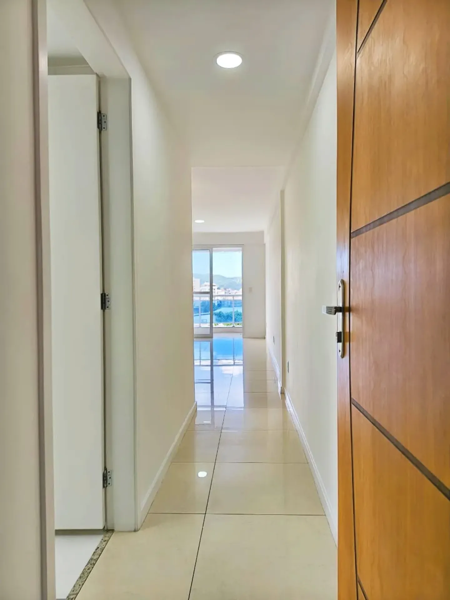2-bedroom apartment with balcony, closed kitchen — photo 4