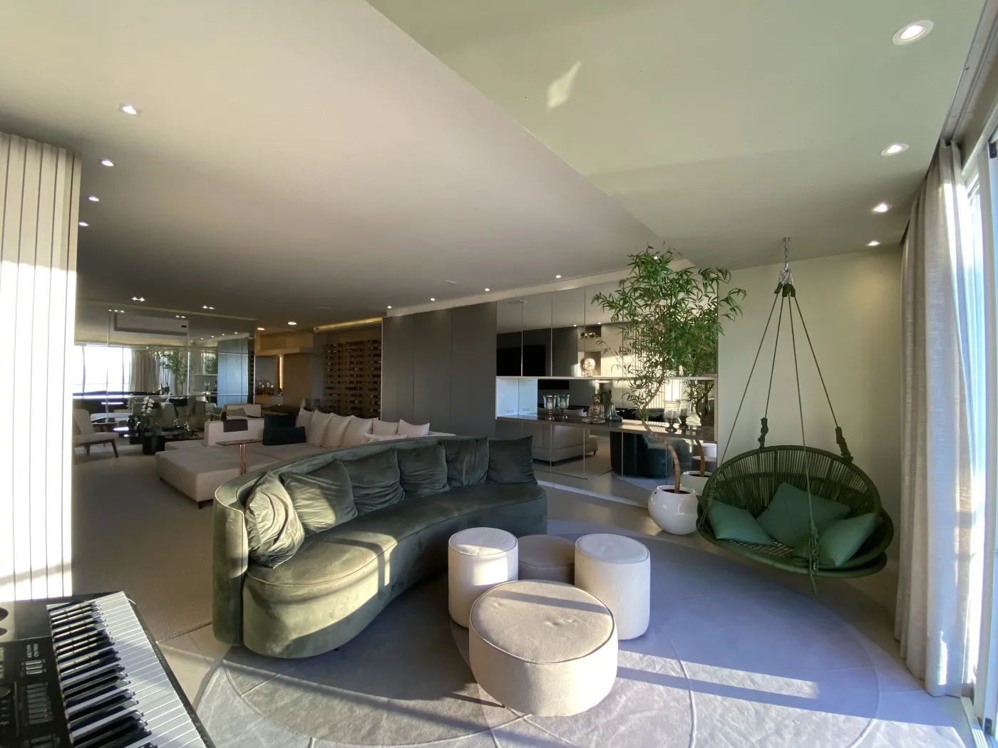 318 m² apartment with a bathtub and a water view — photo 38