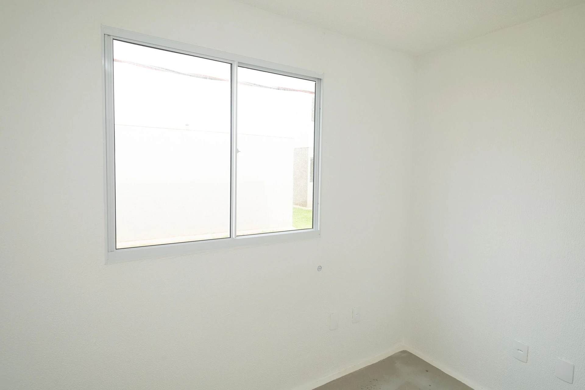 Unfurnished 2-bedroom apartment with a private garden — photo 22