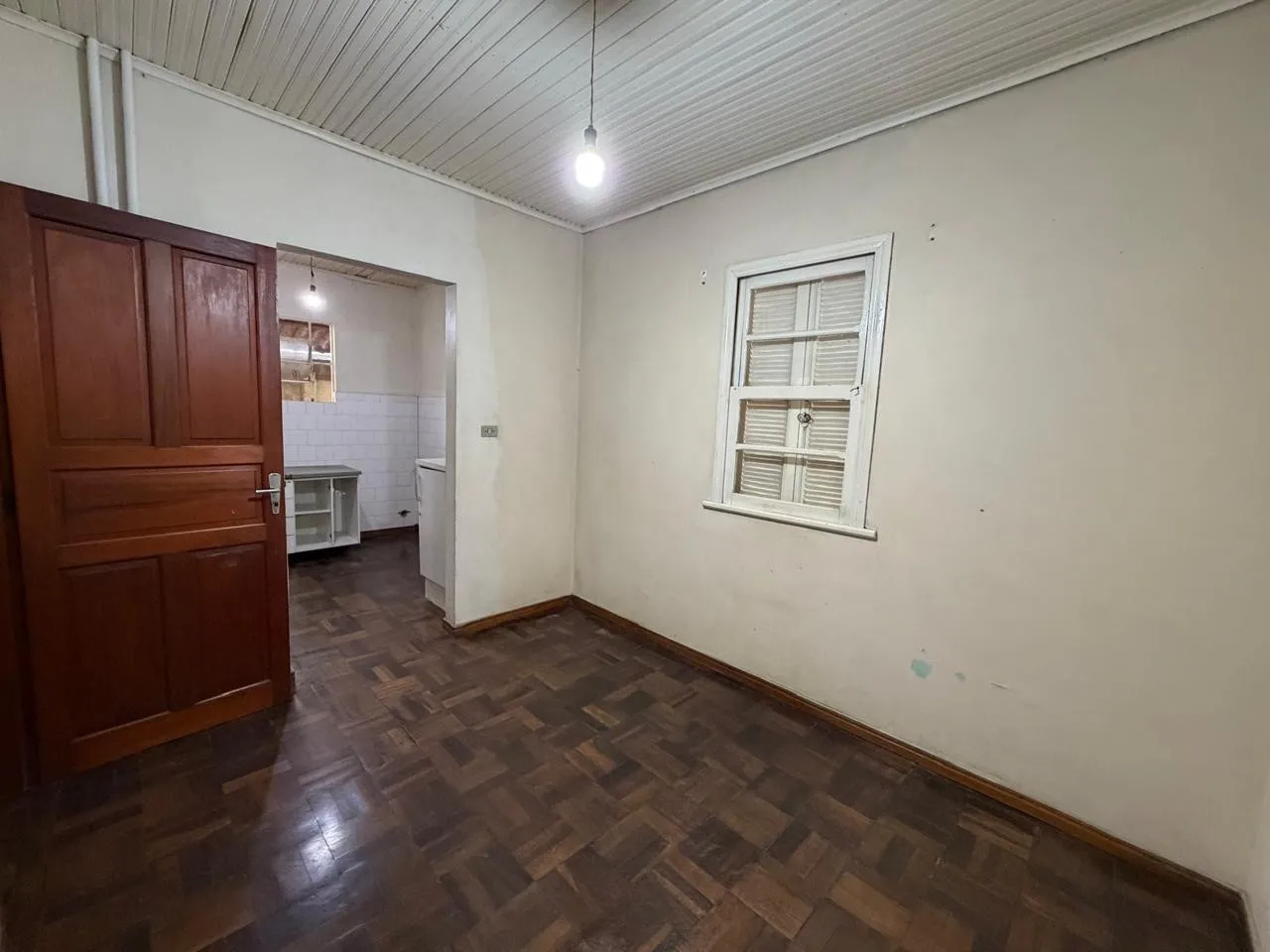 2-bedroom house with wood or laminate floors — photo 2