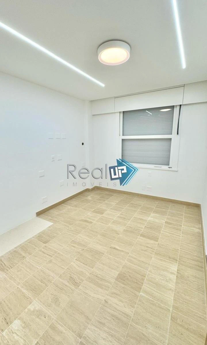 Квартира 212 м²: 3 спальни и 3 ванные комнаты — photo 11