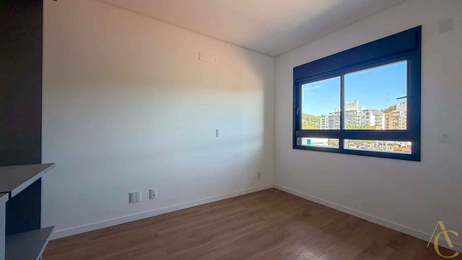 Glass-enclosed balcony in a 2-bedroom apartment, 69 m² — photo 69