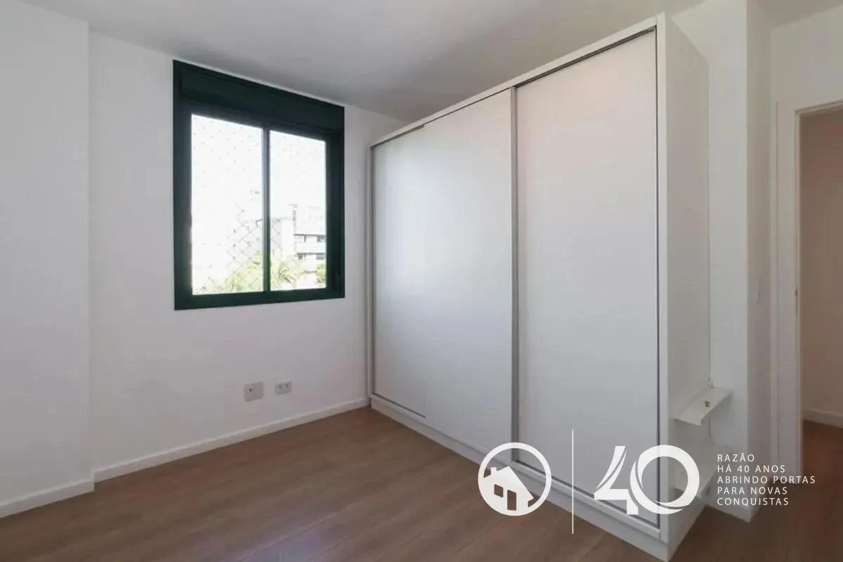 4-bedroom apartment with floor-to-ceiling windows — photo 32