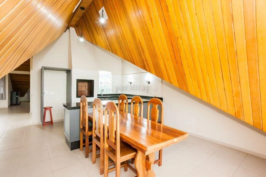 4-bedroom house with a walk-in closet in Curitiba — photo 27