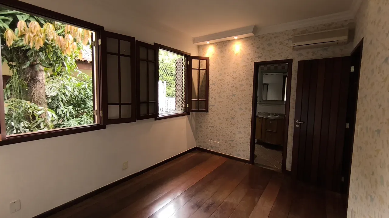 115 m² house with a grill on the balcony and a bathtub — photo 44